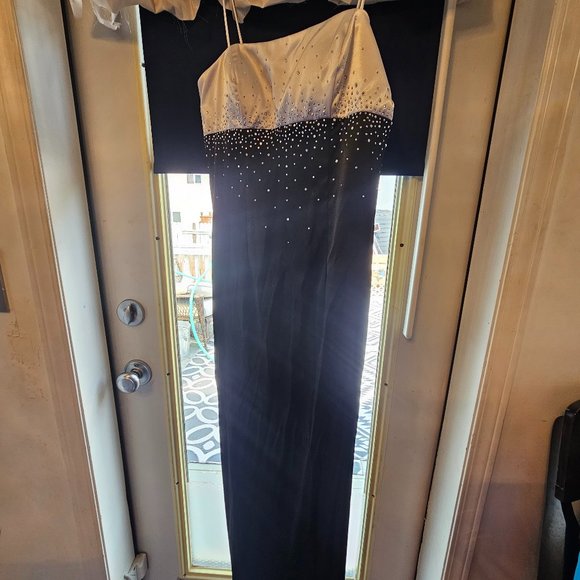 Besty & Adam by Linda Bernell Black & White Gown - Picture 1 of 10